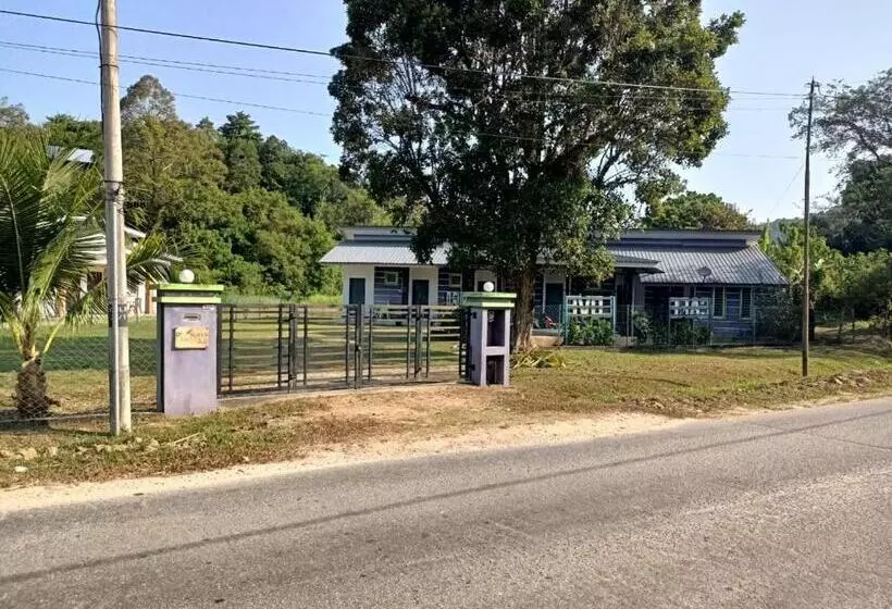 ユースホステル D  Surya Lavender Inn