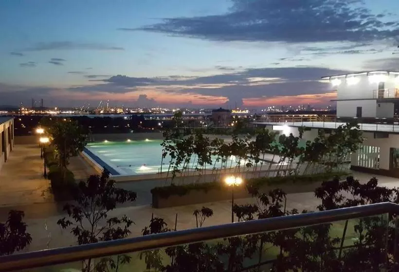 D Calton Seaview Apartment