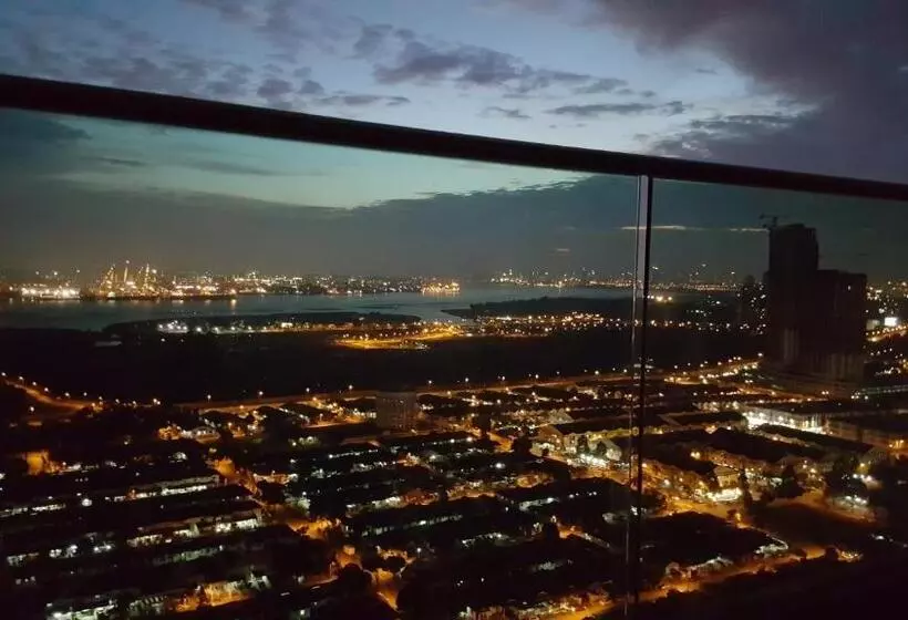 D Calton Seaview Apartment