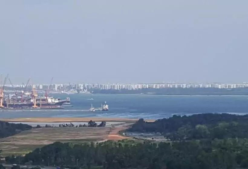 D Calton Seaview Apartment