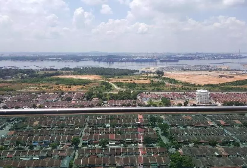 D Calton Seaview Apartment