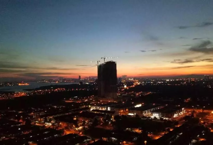 D Calton Seaview Apartment