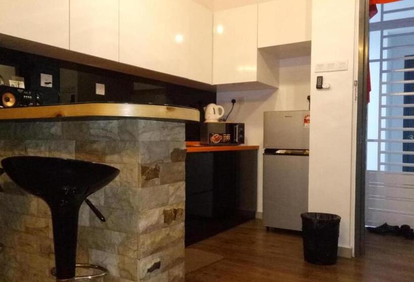 D Calton Seaview Apartment