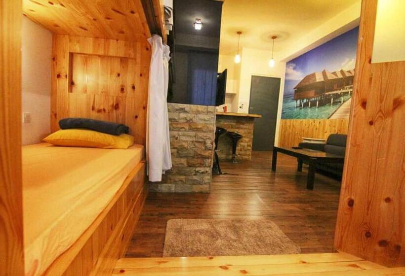 D Calton Seaview Apartment