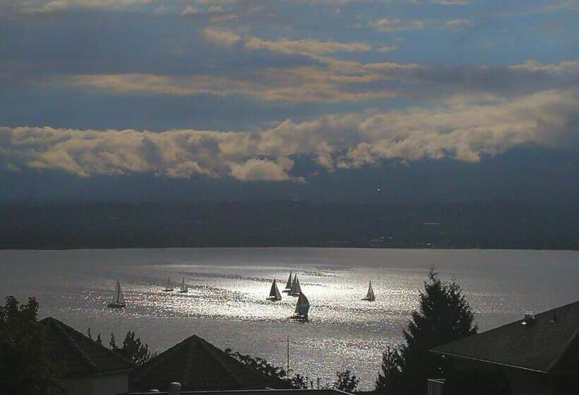 Lakeview Oasis Bed And Breakfast