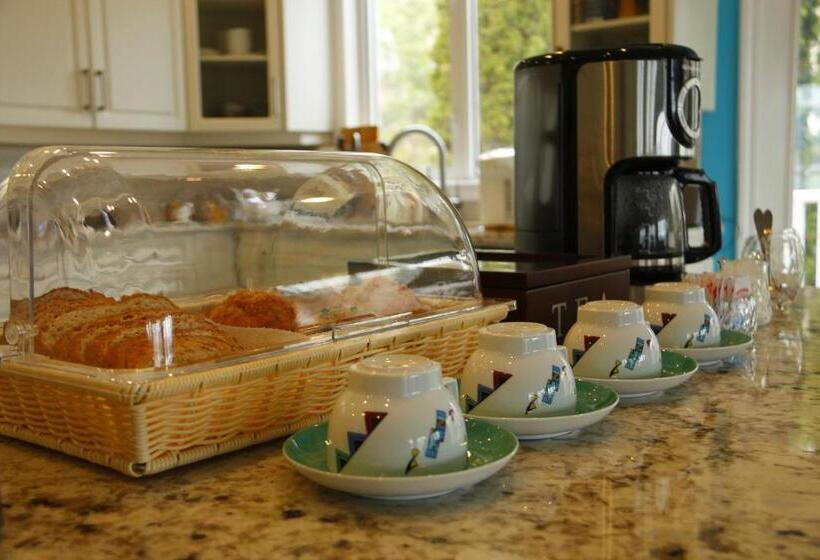 Lakeview Oasis Bed And Breakfast