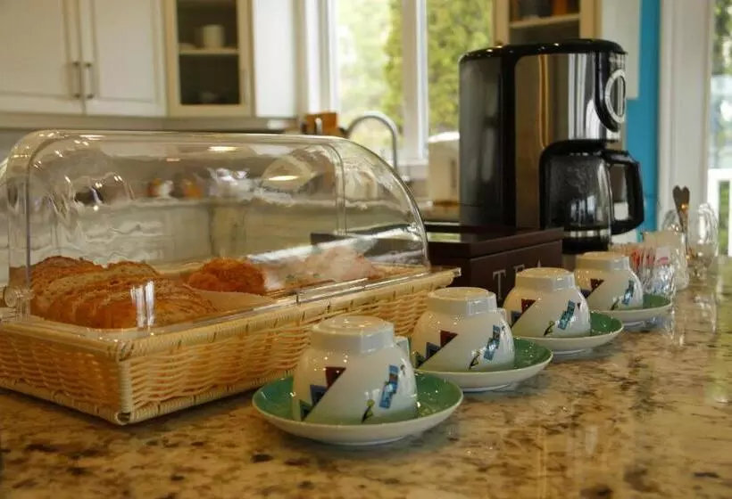 Lakeview Oasis Bed And Breakfast