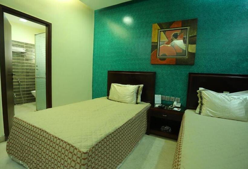 ペンション Golden Orchid   Kolkata