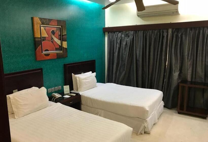 ペンション Golden Orchid   Kolkata