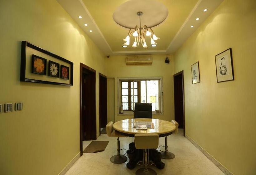 ペンション Golden Orchid   Kolkata