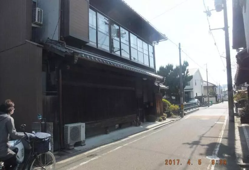 Majatalo Hirakata Park Guesthouse