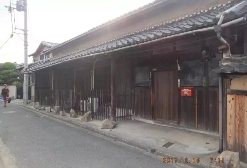 Majatalo Hirakata Park Guesthouse