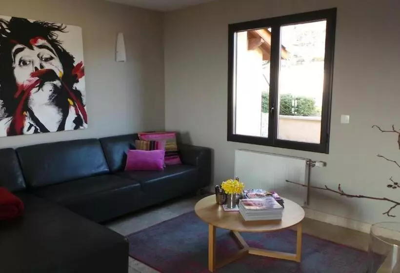 ベッドアンドブレックファースト Le Balcon Du Fêtre