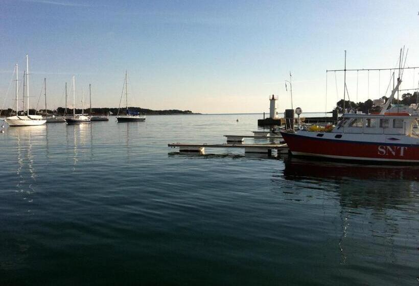 Отель Le Petit Hôtel Des Hortensias