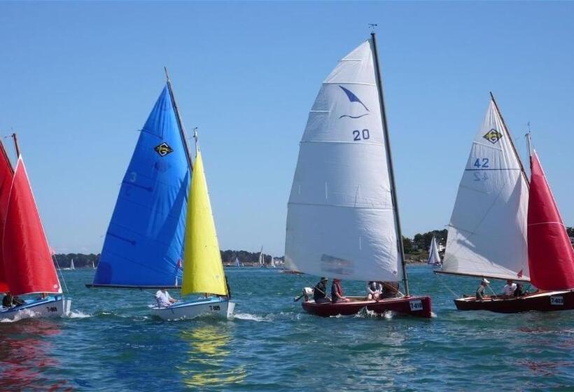 Отель Le Petit Hôtel Des Hortensias