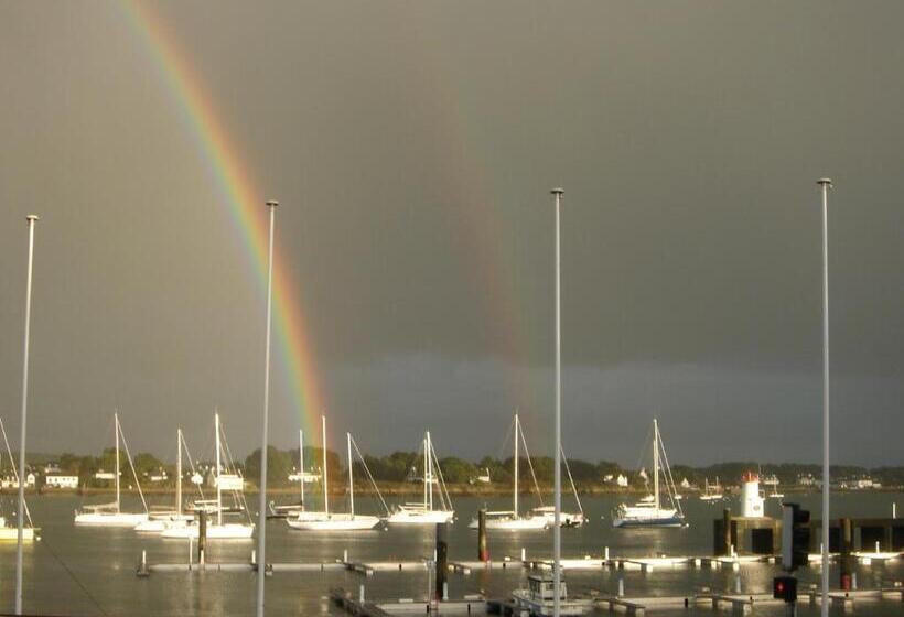 Отель Le Petit Hôtel Des Hortensias