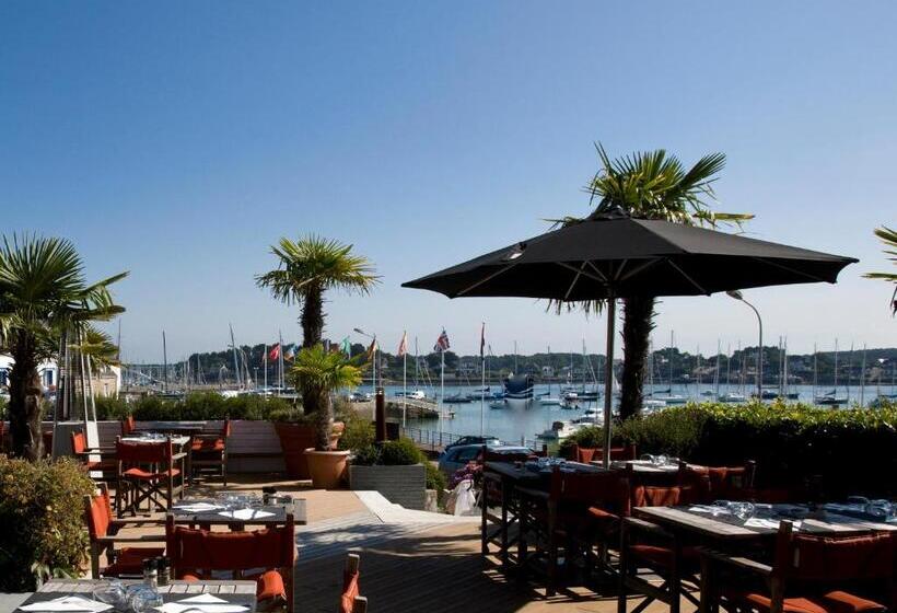 Отель Le Petit Hôtel Des Hortensias