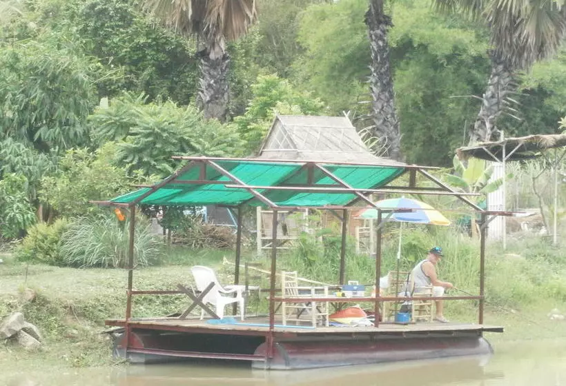 ホテル Freddie's Fishing Park
