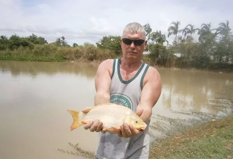 ホテル Freddie's Fishing Park