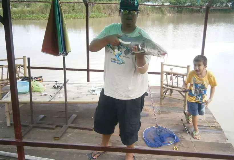 ホテル Freddie's Fishing Park