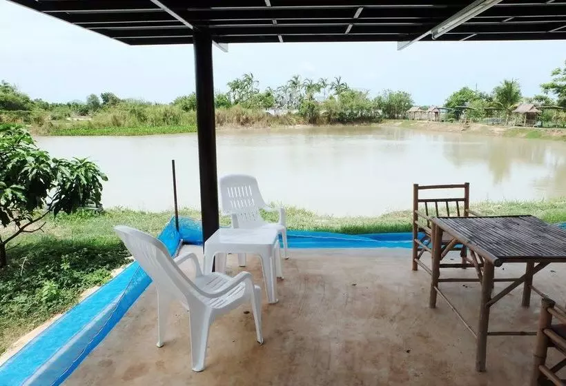 ホテル Freddie's Fishing Park
