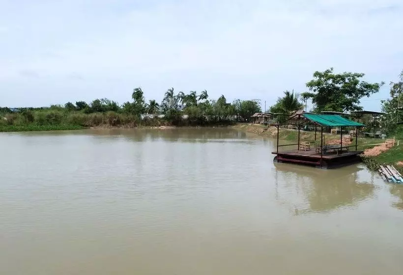 ホテル Freddie's Fishing Park