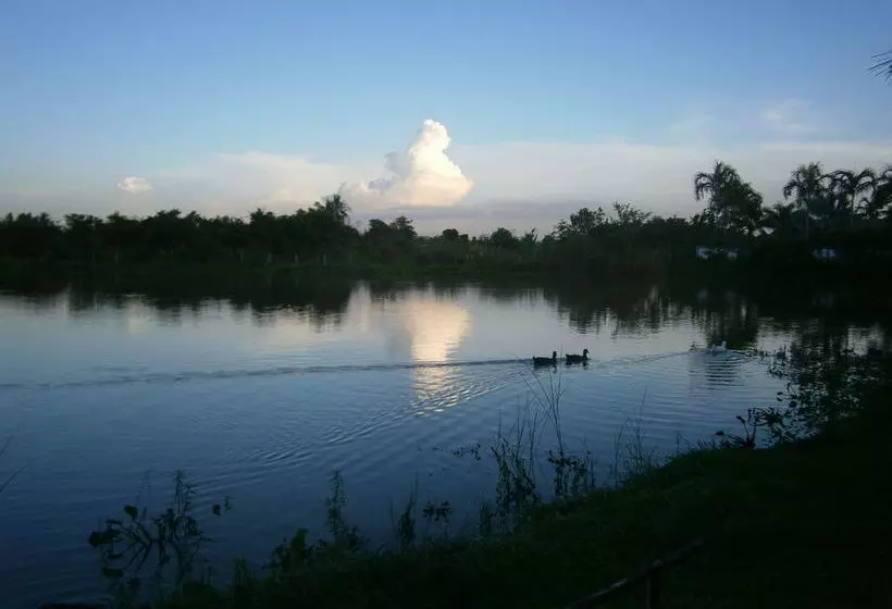 ホテル Freddie's Fishing Park