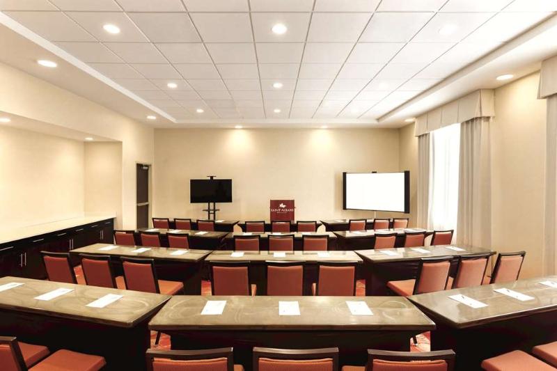 فندق Hampton Inn St Albans