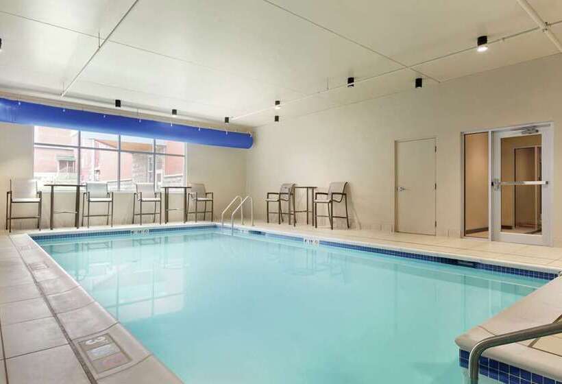 فندق Hampton Inn St Albans