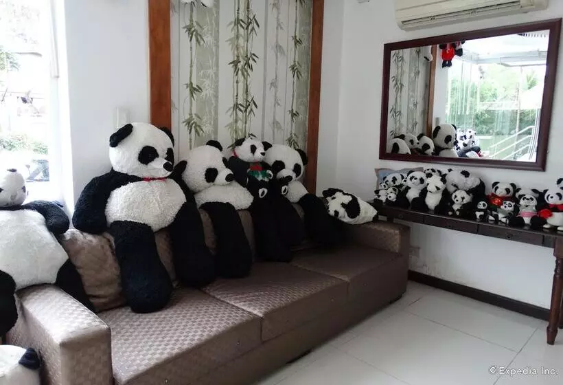 هتل Panda Tea Garden Suites