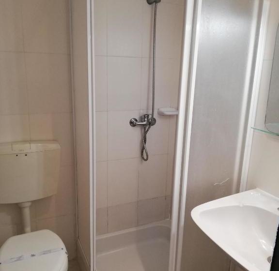 فندق Central Guest House