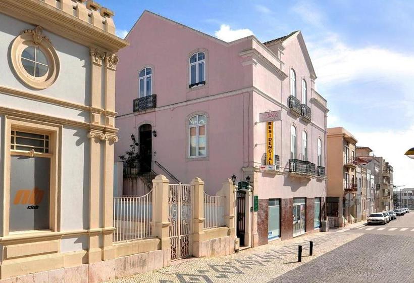 فندق Central Guest House