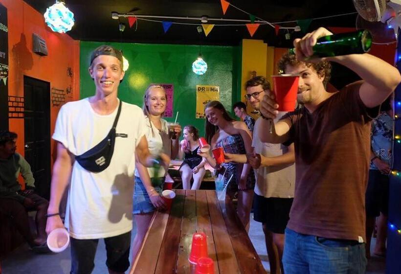 Non La Mer Hostel Bed & Yoga