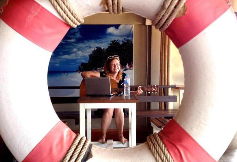 Non La Mer Hostel Bed & Yoga