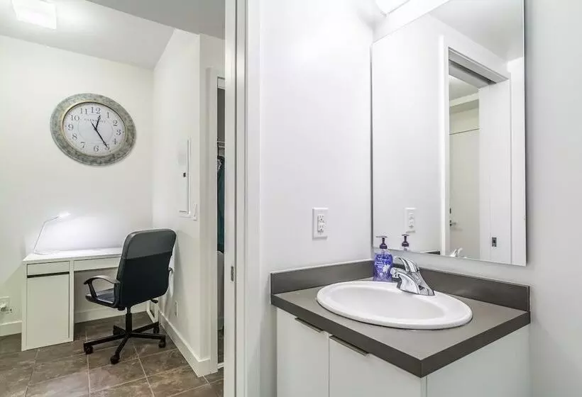 Aoc Suites 2 Bedroom Condo, City Cn Tower View