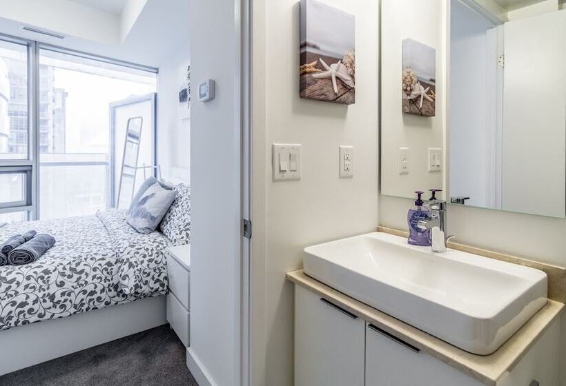 Aoc Suites 2 Bedroom Condo, City Cn Tower View