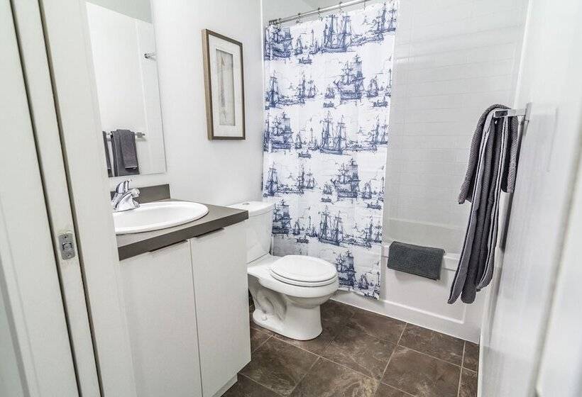 Aoc Suites 2 Bedroom Condo, City Cn Tower View