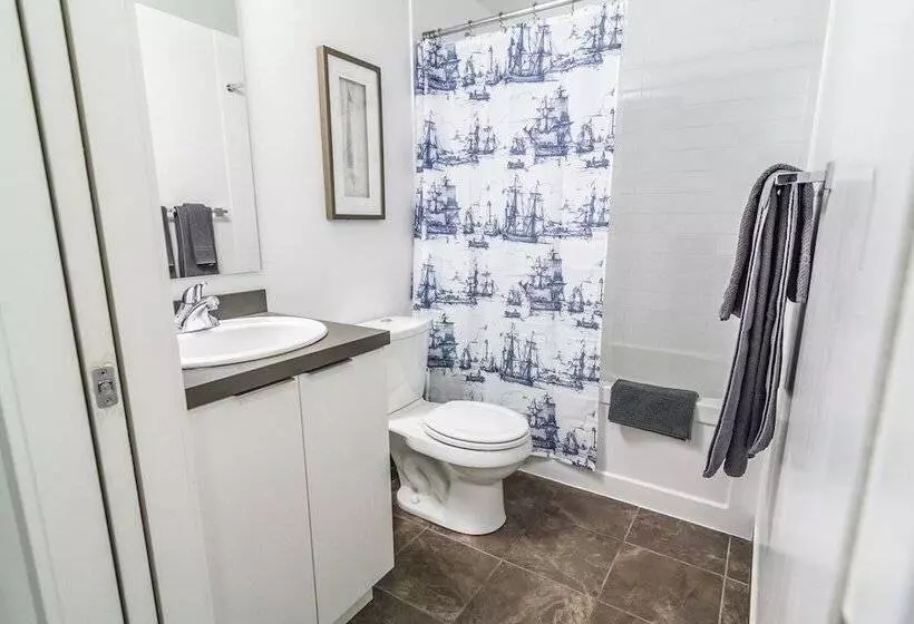 Aoc Suites 2 Bedroom Condo, City Cn Tower View