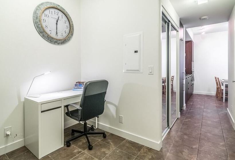 Aoc Suites 2 Bedroom Condo, City Cn Tower View