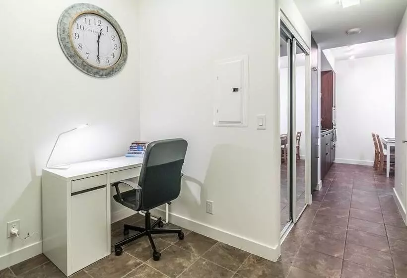 Aoc Suites 2 Bedroom Condo, City Cn Tower View