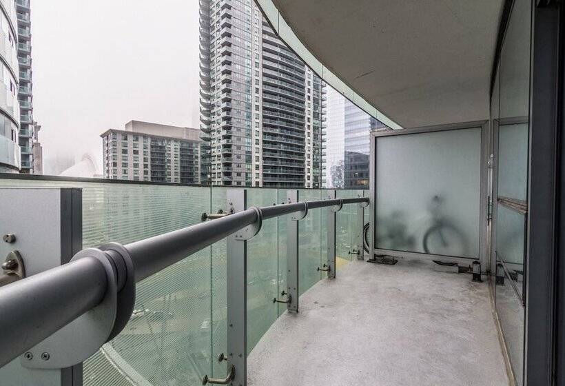 Aoc Suites 2 Bedroom Condo, City Cn Tower View