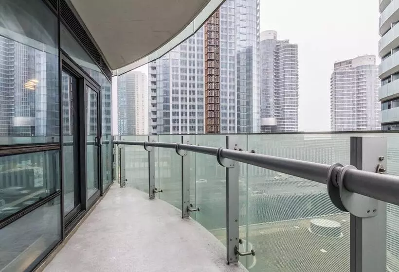 Aoc Suites 2 Bedroom Condo, City Cn Tower View