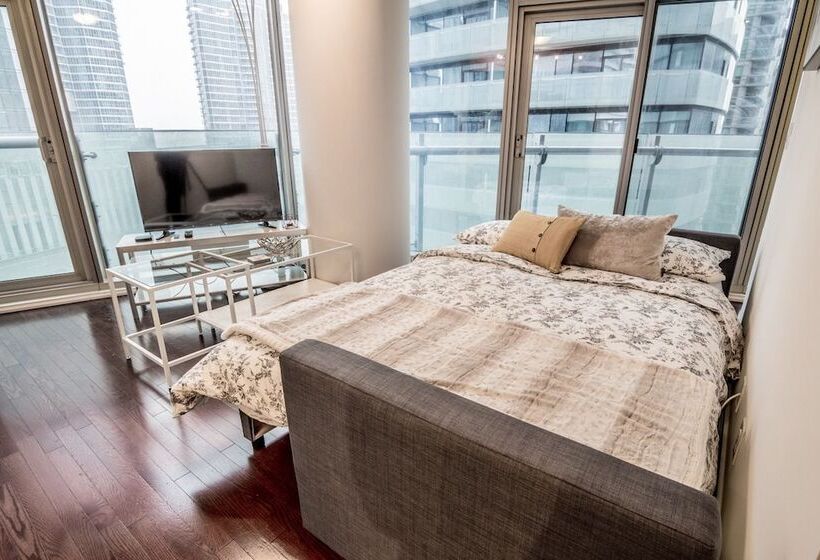 Aoc Suites 2 Bedroom Condo, City Cn Tower View