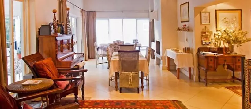 تختخواب و صبحانه Apple And Spice Guest House