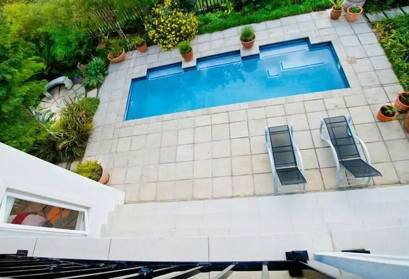 تختخواب و صبحانه Apple And Spice Guest House