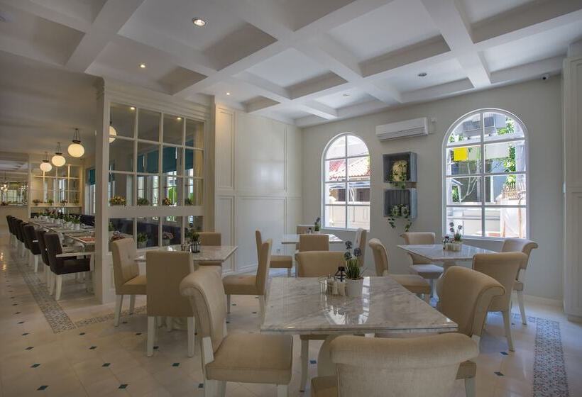 Amalfi Hotel Seminyak