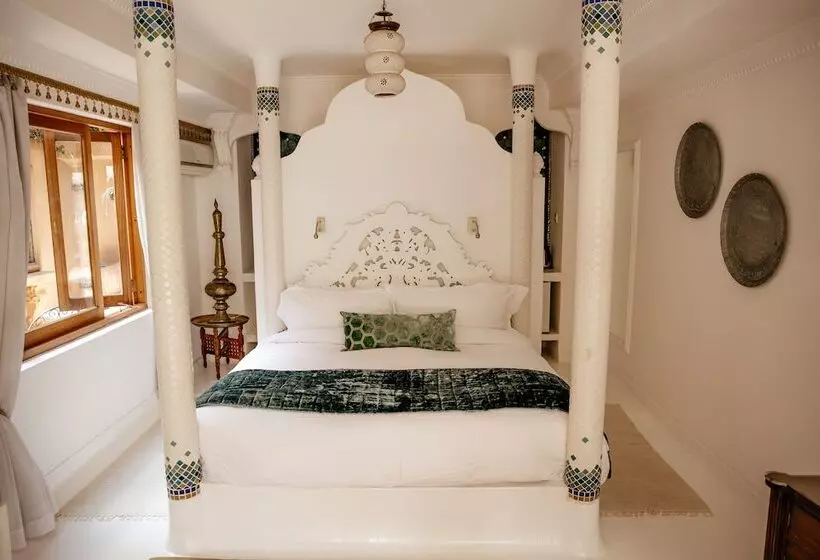 هتل Amanzi Lodge