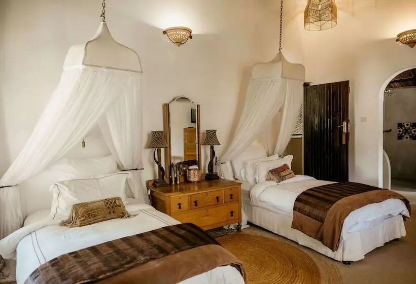 هتل Amanzi Lodge