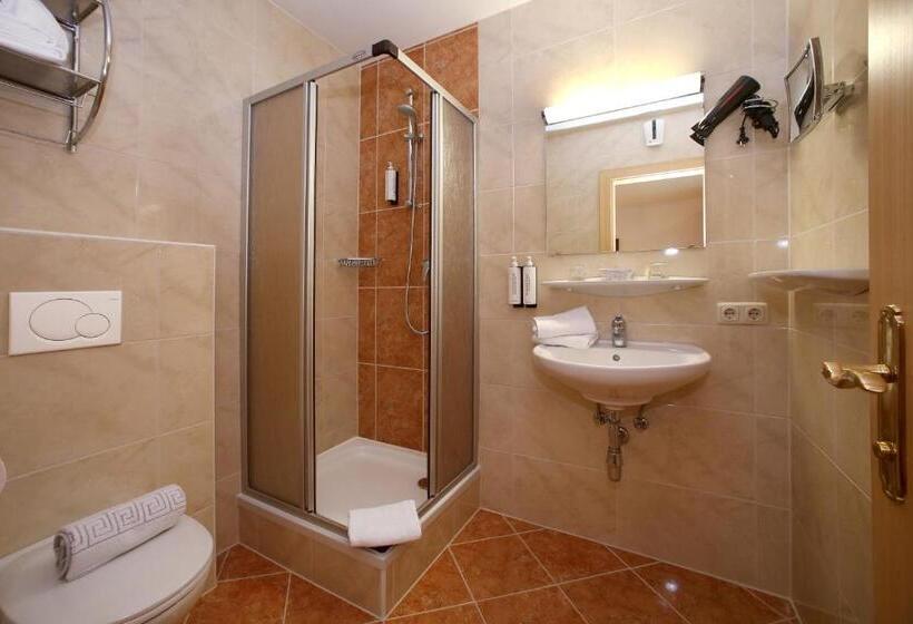 هتل Eder Michaela