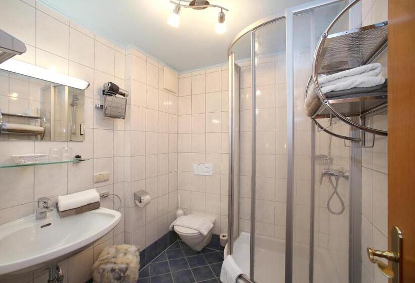 هتل Eder Michaela